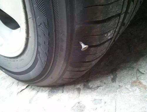 常州汽车轮胎被钉子扎破，是否可以直接拔钉子？