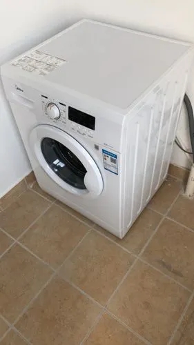 武汉美的洗衣机一启动就断电跳闸是怎么回事？