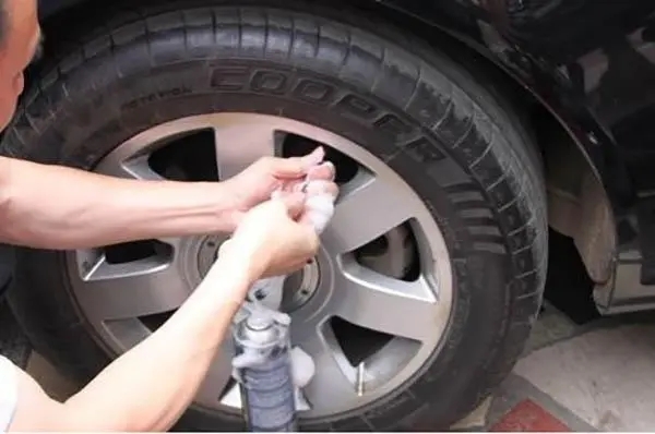 天津市道路救援：如何判断汽车轮胎是否需要更换？