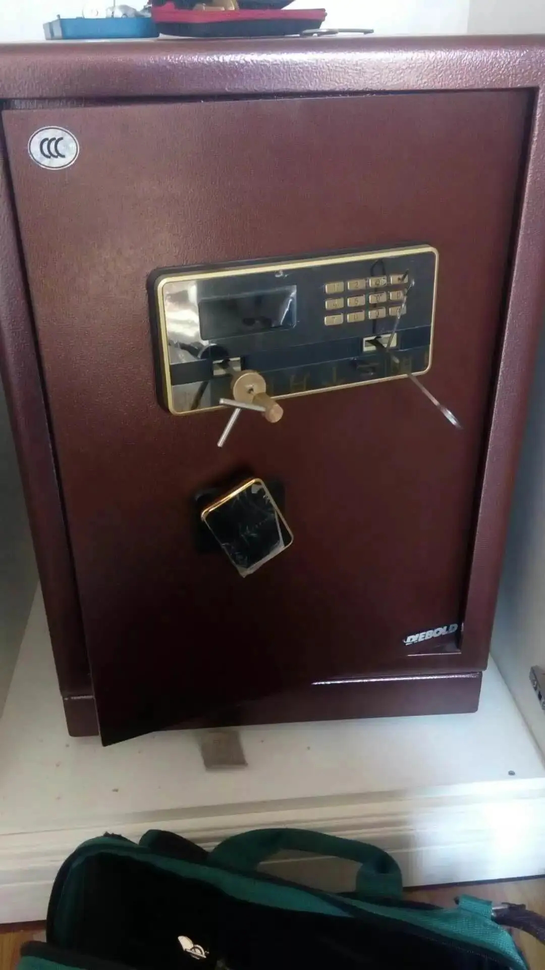 上海市保险柜有钥匙有密码但打不开怎么办？