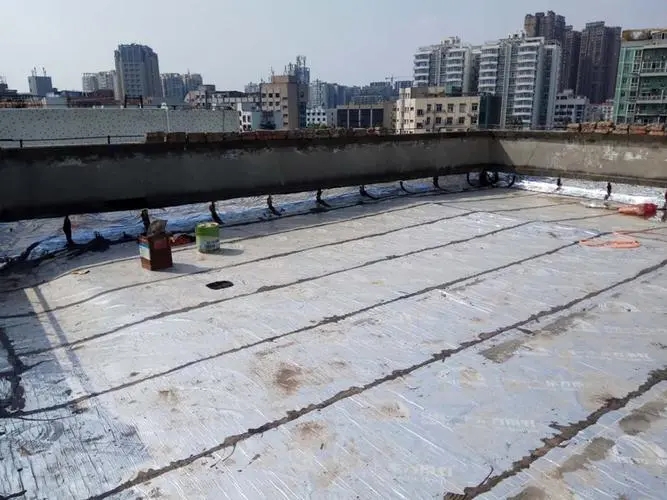 济南屋顶防水卷材老化渗水怎么修？