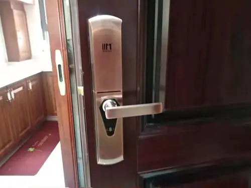 随州市防盗门锁舌弹不出，用钥匙能正常开门是怎么回事？