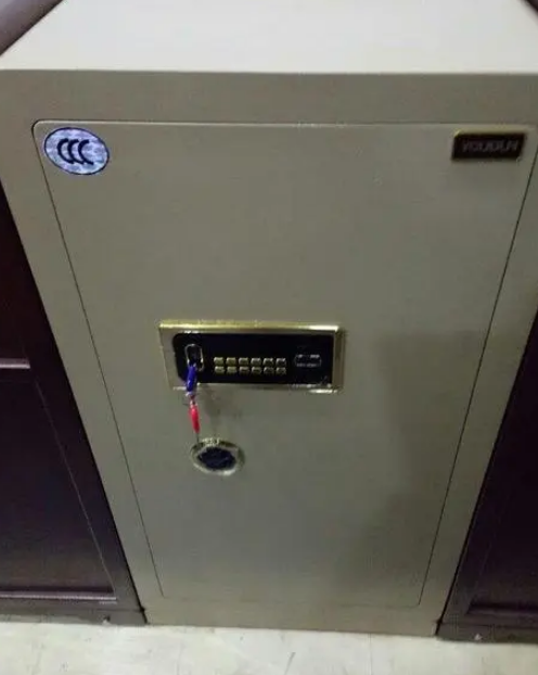 郑州保险柜锁打不开钥匙拧不动怎么办